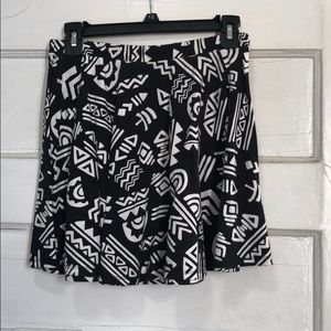 Medium printed black skirt